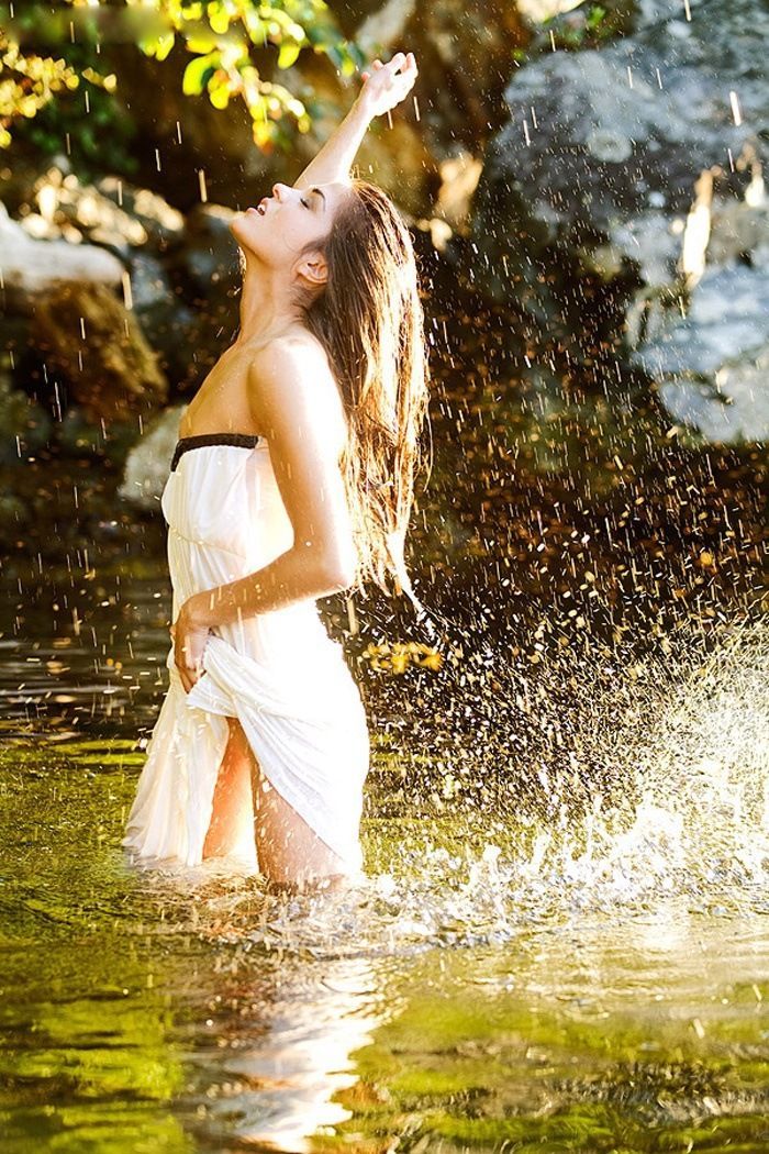 Marie Avgeropoulos in Mianyang