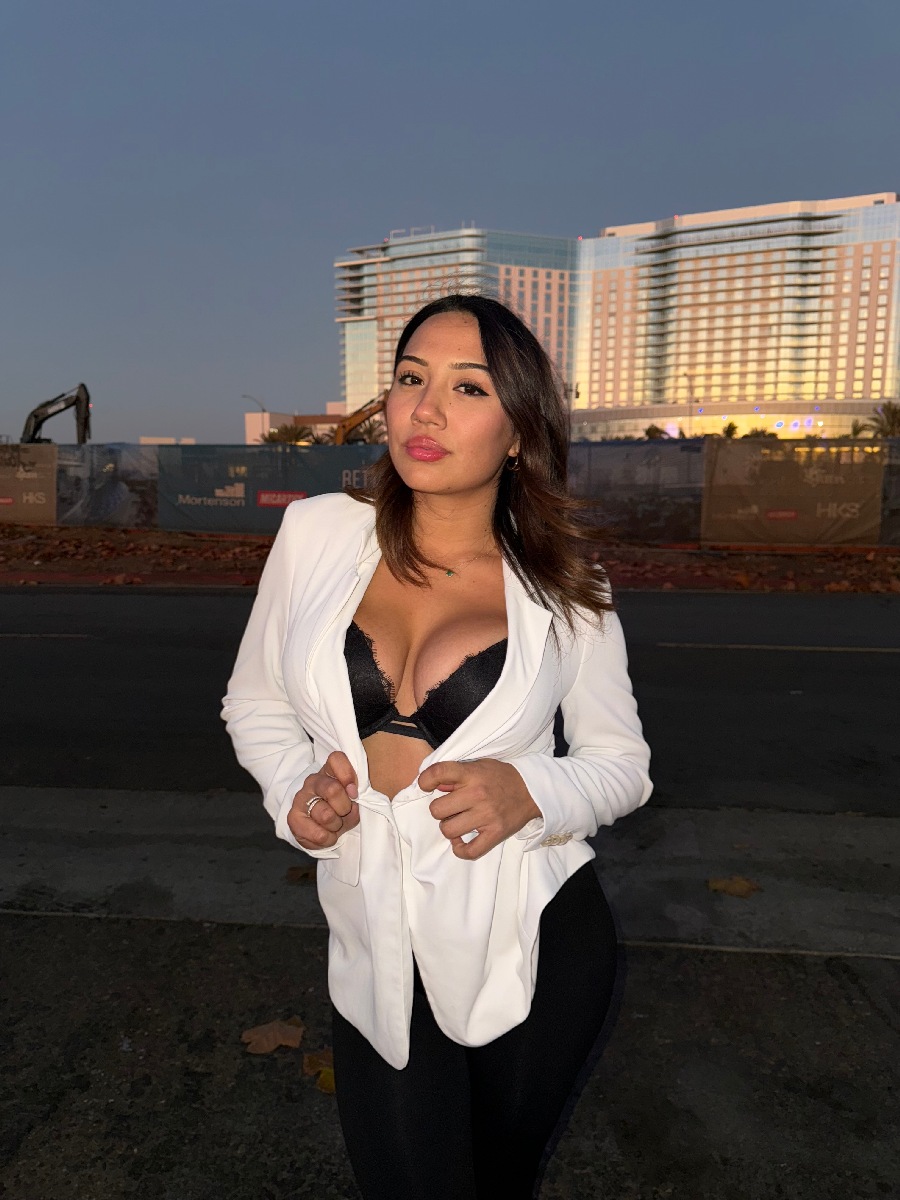 Take a pause and enjoy Ali Cruz — streaming from Mianyang