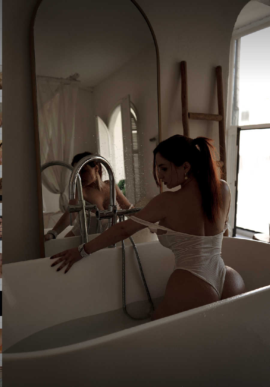 A playful frame from Miranda Faith nude — online in Mianyang