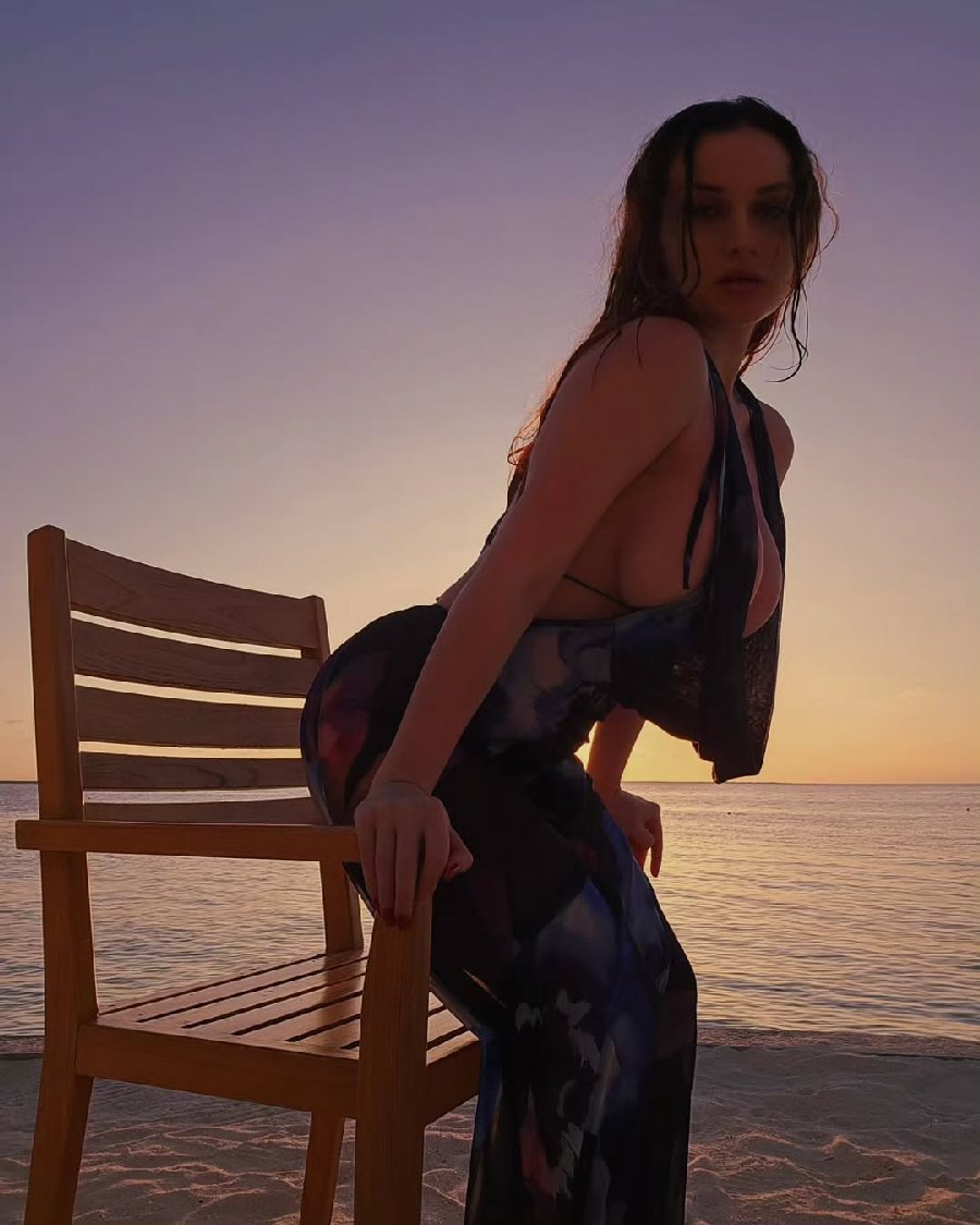 Sexy girl Miranda Faith nude in Mianyang