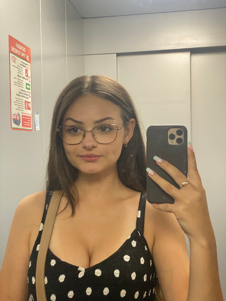 Sexy model Stacy in Mianyang